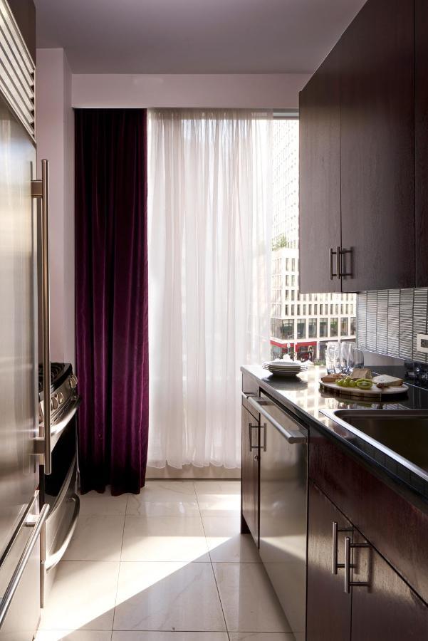 Trump International New York Exterior foto A kitchen curtain
